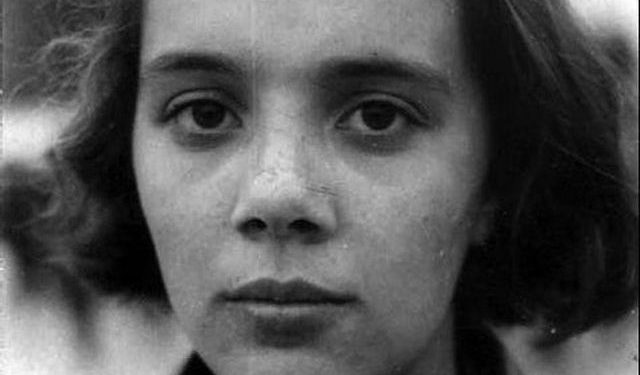 Rajmonda Bulku: Si u përballa me vajzën “yll” të Enver Hoxhës. Unë xhirova qindra filma e bëja jetë mjerane