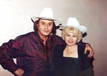 Me humbjen e Frankos kam humbur edhe kuptimin e jetës! Tefta Radi: Largimi nga Shqipëria i dhimbshëm por i duhuri, larg …