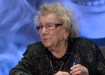 “Ditari i një bashkëshorti”/ Duhet t’i vijë keq atij burrit tim që më dha veç një djalë! Tinka Kurti kujton të birin e ndjerë me dhimbje dhe lot: Shpirti i nanës, më ike i ri…