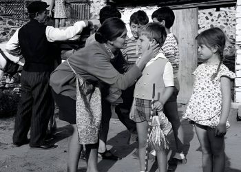 Një brez që nuk kthehet më kurrë këta ishim ne, baballarët dhe nënat tuaja sot!