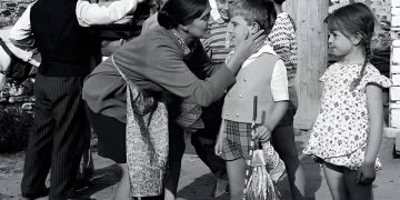 Një brez që nuk kthehet më kurrë këta ishim ne, baballarët dhe nënat tuaja sot!