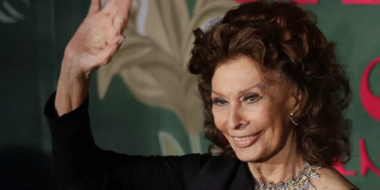 90 vjeç! Sophia Loren: Shpresoj të mos dal kurrë në pension!