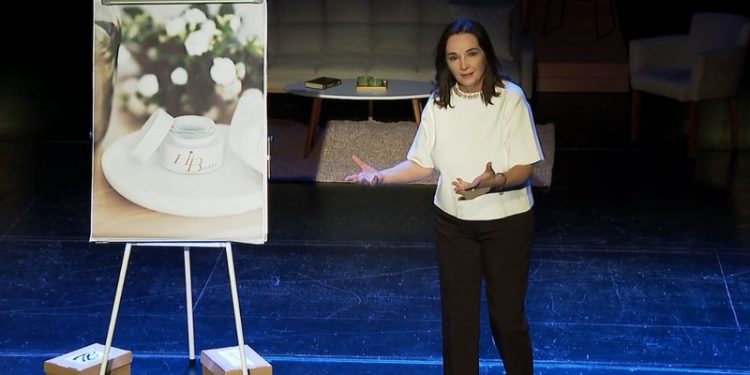 Nën regjinë  e Violeta Trebicka “Linda” e Luiza Xhuvanit, vepra e Penelope Skinner në Teatrin Kombëtar… reale dhe e mrekullueshme