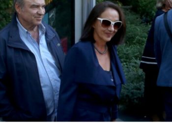 Bashkëshortja tregon vitet e jetës me aktorin: Njoha me Ndriçim Xhepën, braktisja e Italisë dhe lindja e djalit ma ndryshuan këtë jetë