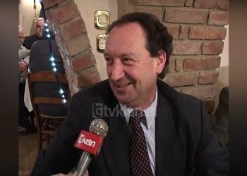 Harron si të quajnë! Atje nuk të flet njeri me gojë: Humoristi i famshëm Kosta Kamberi tregon jetesën në Amerikë