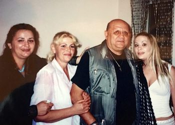 Këngëtarja Rozana Radi kujton me dhimbje largimin e babi Nandit nga kjo botë mes lotëve: Sa më mungon babi, ike kaq shpejt!