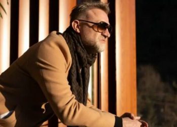 Tragjedia familjare: Si ndikoi vetëvrasja para syve të tij e vëllait, në formmin e aktorit të njohur shqiptarë kur ai ishte vetëm 5 vjeç?