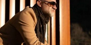 Tragjedia familjare: Si ndikoi vetëvrasja para syve të tij e vëllait, në formmin e aktorit të njohur shqiptarë kur ai ishte vetëm 5 vjeç?