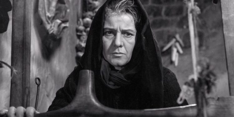 Tinka Kurti, aktorja që shenjtëroi nënën në artin skenik shqiptar dhe skaliti gruan në magjinë e interpretimit