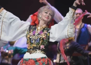 Në kujtim të  Lili Cingut mbretëreshës së valles shqiptare në 1 vjetoren e ndarjes nga adhuruesit, miqtë e të afërmit