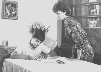 Dëshmia për pengjet e jetës e aktores së njohur Rezana Çeliku: S’e përballova dot punën si mësuese në fshatin e largët, ku shkoja çdo ditë me biçikiletë dhe si më bënë “sabotatore” në RTSH