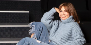 Eva Alikaj, aktorja më  ekstravagante në veshje e filmave shqiptarë dikur sot e kujtojmë në nje ditë të rëndesishme