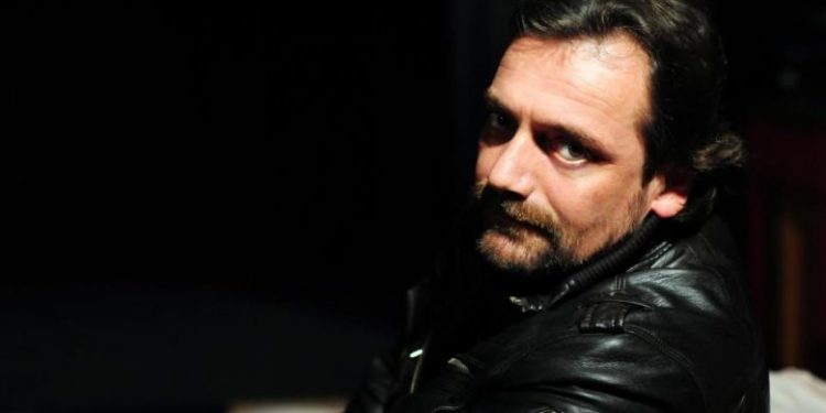 “Vdes siç vdes një vend”! Urojmë në ditën e lindjes aktorin dhe regjisorin Alfred Trebicka