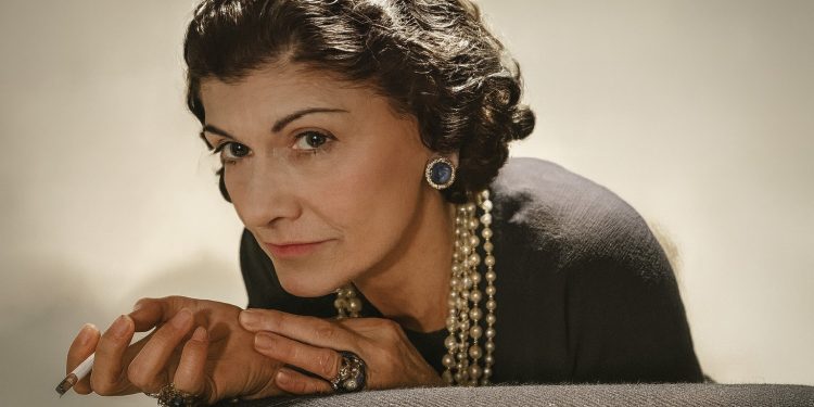 Pak histori nga jeta e Coco Chanel: “Çfarë arome ka guximi”? Në jetimore nuk doja vetëm të mbijetoja..doja të fluturoja.