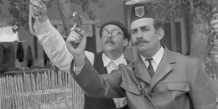 “Po bën me hile zoti Lam”! 49 vjet më parë shfaqej për herë të parë filmi “Pylli i lirisë” (Foto)