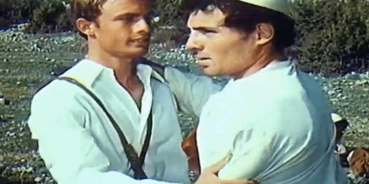 Urojmë në ditën e lindjes, aktorin e njohur Petrit Malaj, sot diplomat