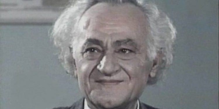 Kadri Roshi, titani i skenës shqiptare, mjeshtri i roleve të vështira (historia e dënimit për të punuar në ofiçinën e automjeteve të ndërtimit) Një shkrim në përvjetorin e ndarjes nga jeta, e aktorit të madh