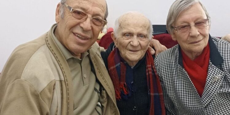 Klaudeta dhe Petrika Riza: Dy fjalë për mikun tonë Koço Qendro, që nuk do ia dëgjojmë më zërin