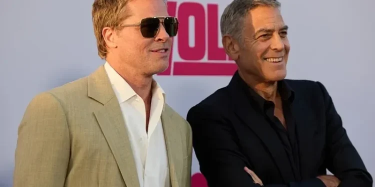 Brad Pitt për George Clooney-n: Ai mund të bëjë gjithçka, por ju lutem mos e lini të vallëzoi!