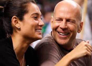 “Jemi vazhdimisht në një gjendje zie”! Bashkëshortja e Bruce Willis rrëfen dhimbjen e jetës me sëmundjen e aktorit